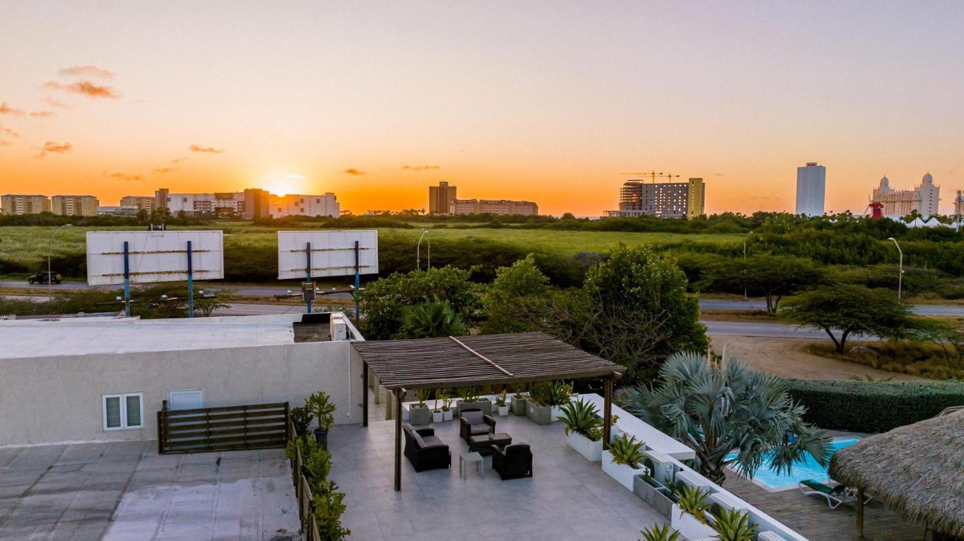 Koyari Modern Condos 9Br 7Ba Sleeps 26 W/ Pool And Roof Deck Palm Beach Extérieur photo