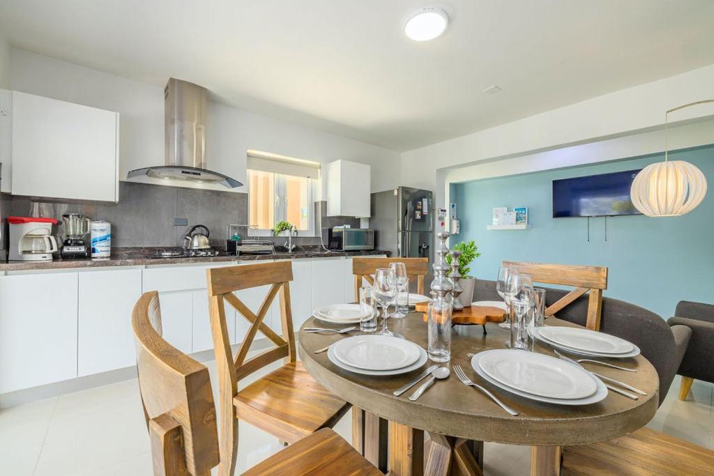 Koyari Modern Condos 9Br 7Ba Sleeps 26 W/ Pool And Roof Deck Palm Beach Extérieur photo