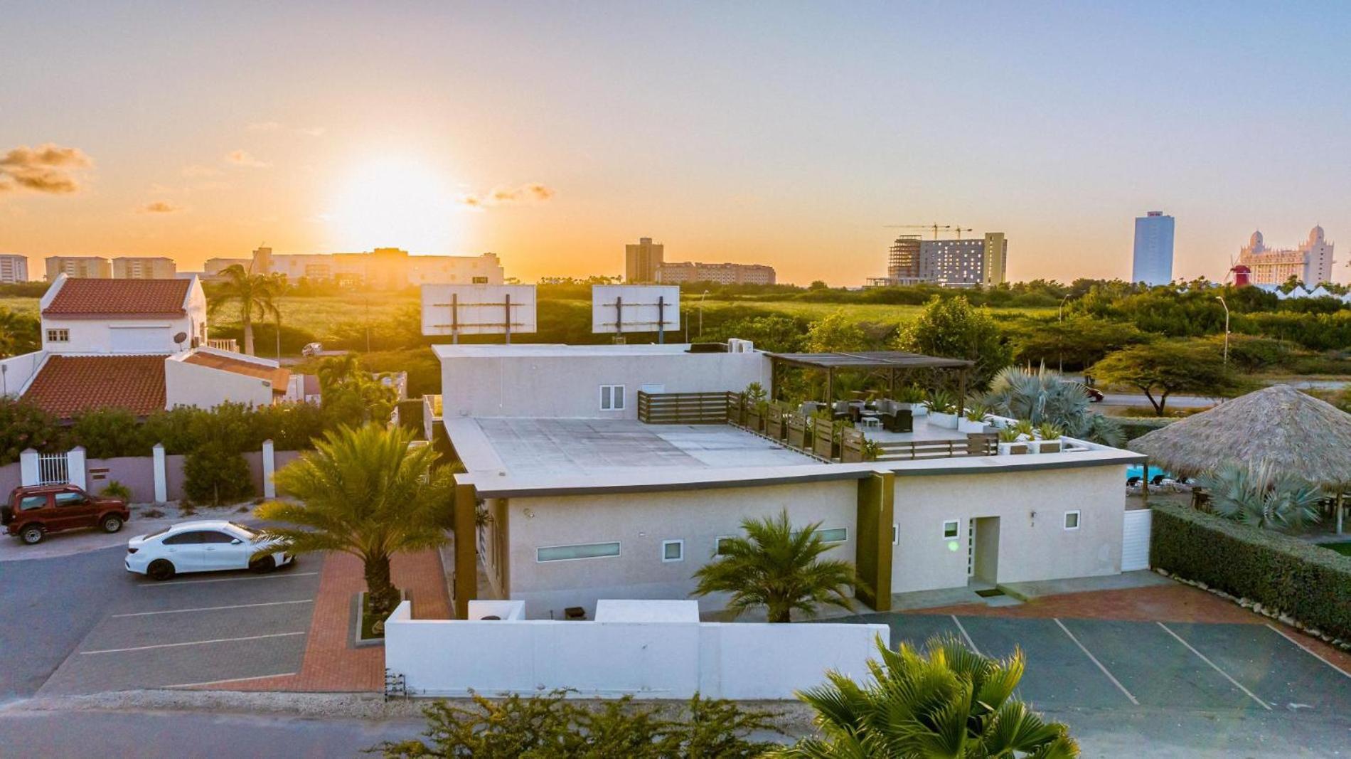 Koyari Modern Condos 9Br 7Ba Sleeps 26 W/ Pool And Roof Deck Palm Beach Extérieur photo