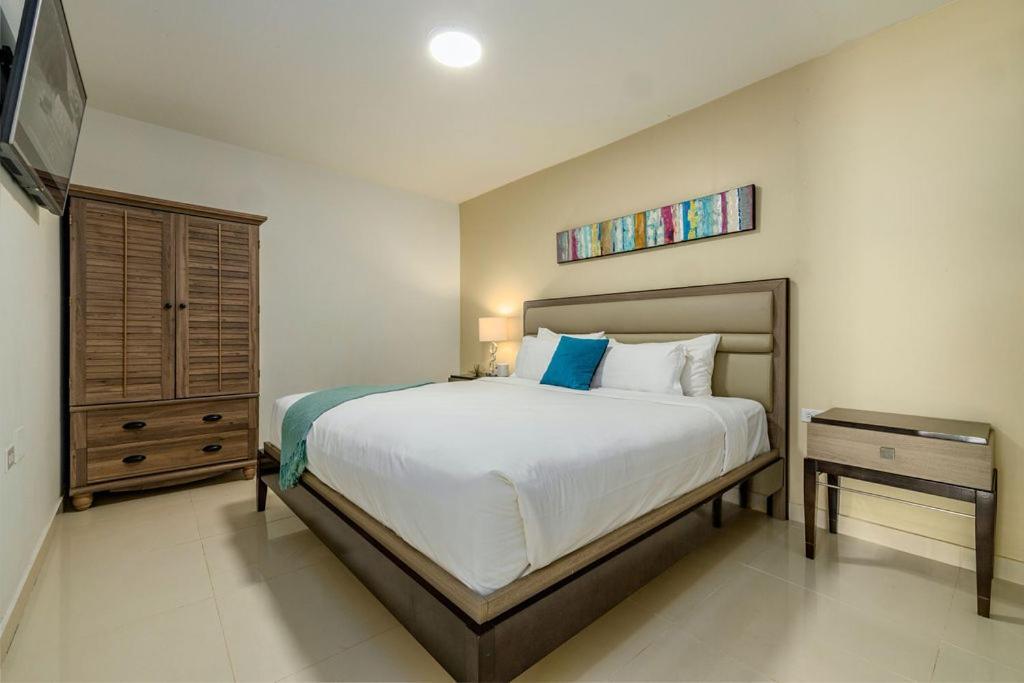 Koyari Modern Condos 9Br 7Ba Sleeps 26 W/ Pool And Roof Deck Palm Beach Extérieur photo