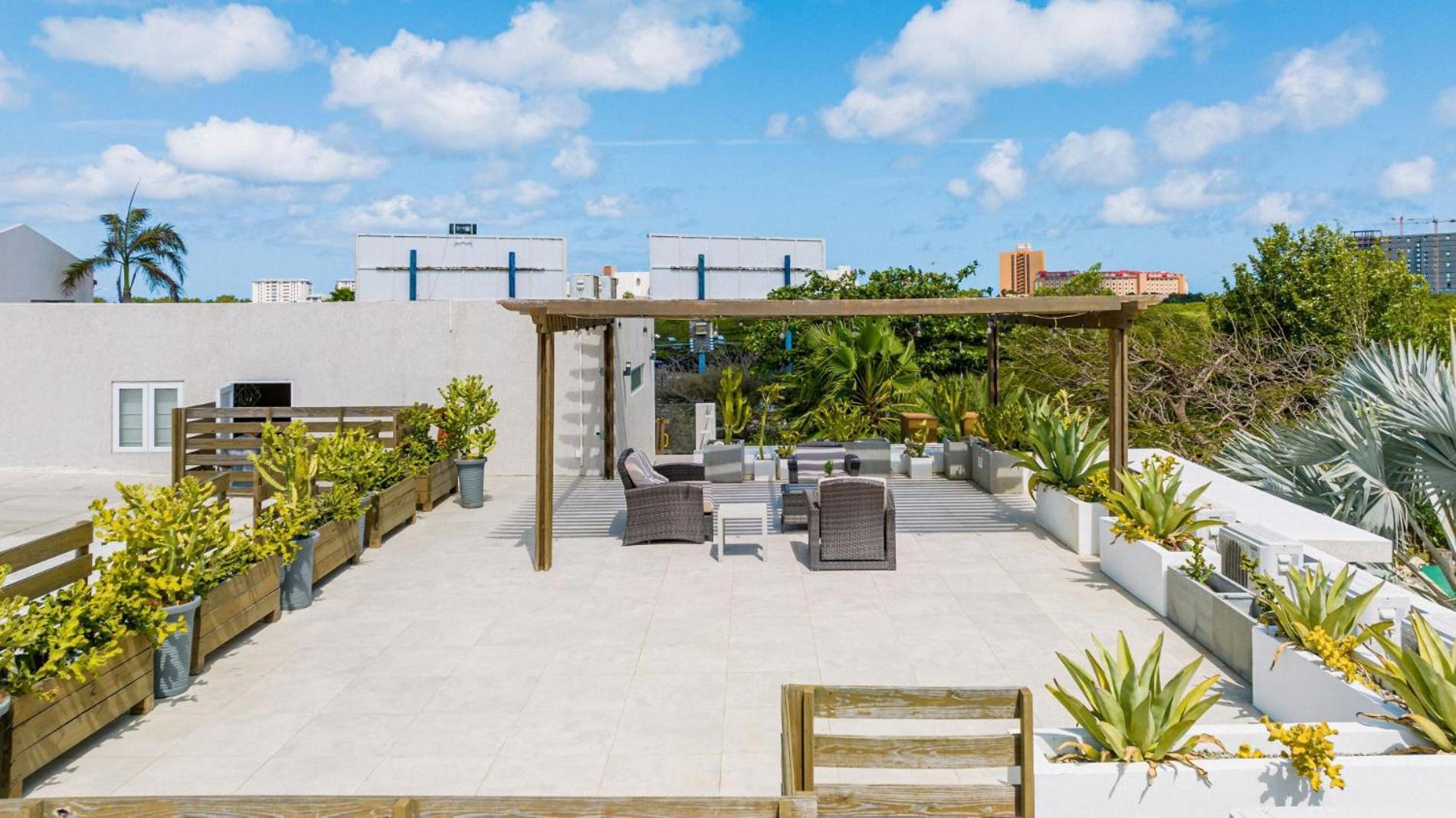 Koyari Modern Condos 9Br 7Ba Sleeps 26 W/ Pool And Roof Deck Palm Beach Extérieur photo