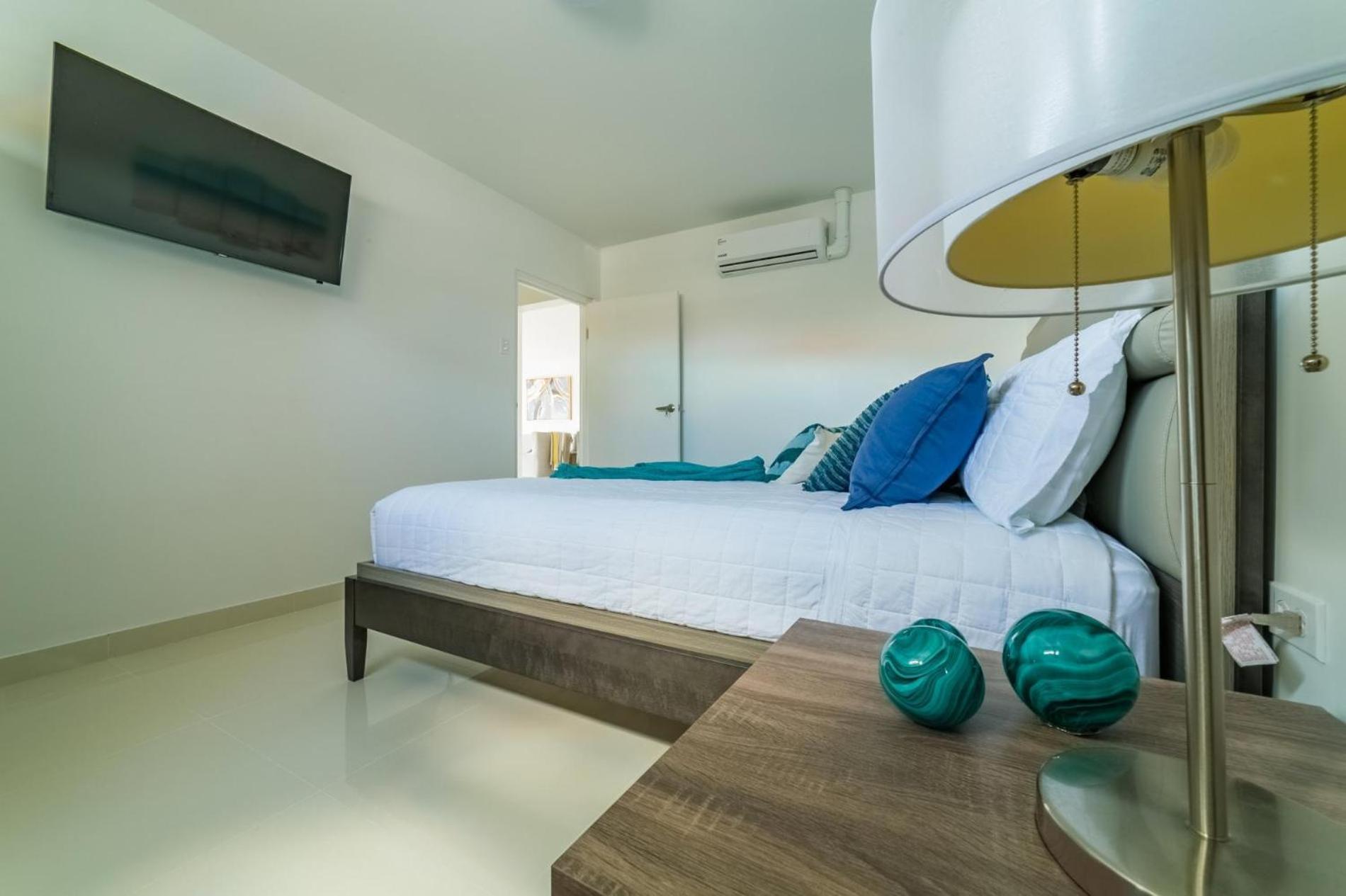 Koyari Modern Condos 9Br 7Ba Sleeps 26 W/ Pool And Roof Deck Palm Beach Extérieur photo