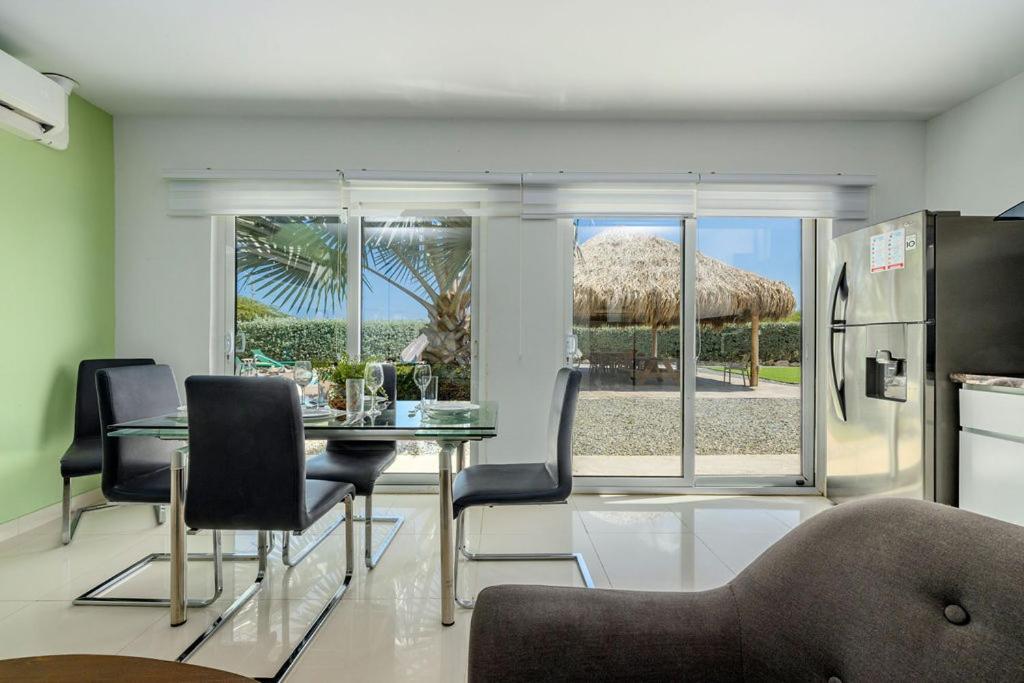 Koyari Modern Condos 9Br 7Ba Sleeps 26 W/ Pool And Roof Deck Palm Beach Extérieur photo