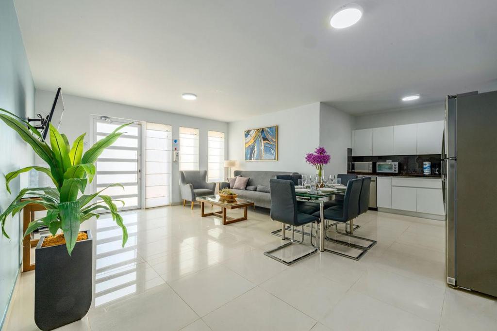 Koyari Modern Condos 9Br 7Ba Sleeps 26 W/ Pool And Roof Deck Palm Beach Extérieur photo