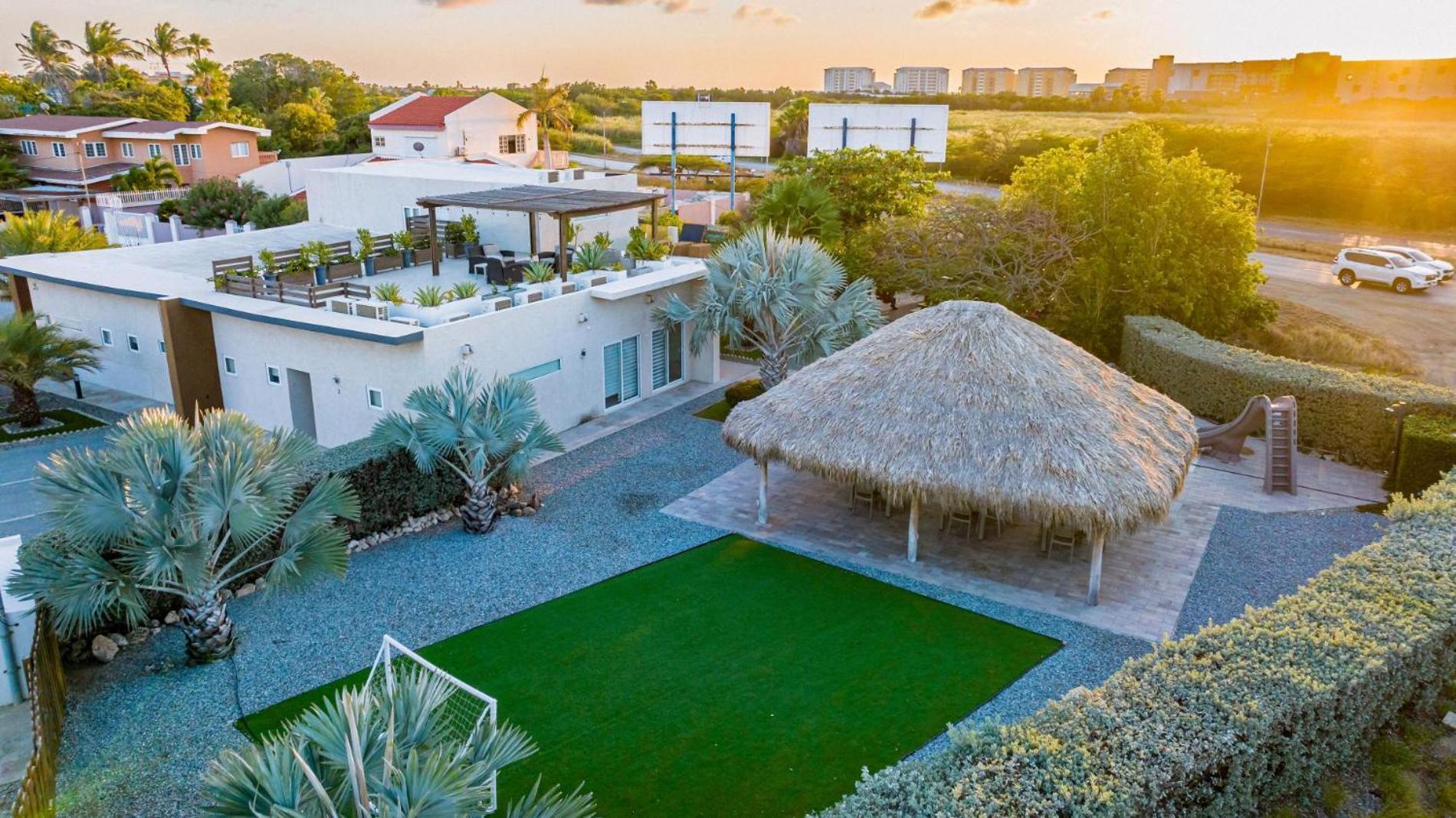Koyari Modern Condos 9Br 7Ba Sleeps 26 W/ Pool And Roof Deck Palm Beach Extérieur photo