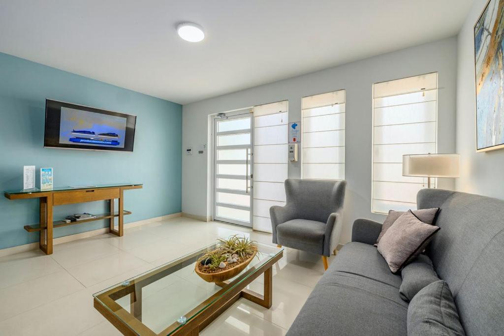 Koyari Modern Condos 9Br 7Ba Sleeps 26 W/ Pool And Roof Deck Palm Beach Extérieur photo