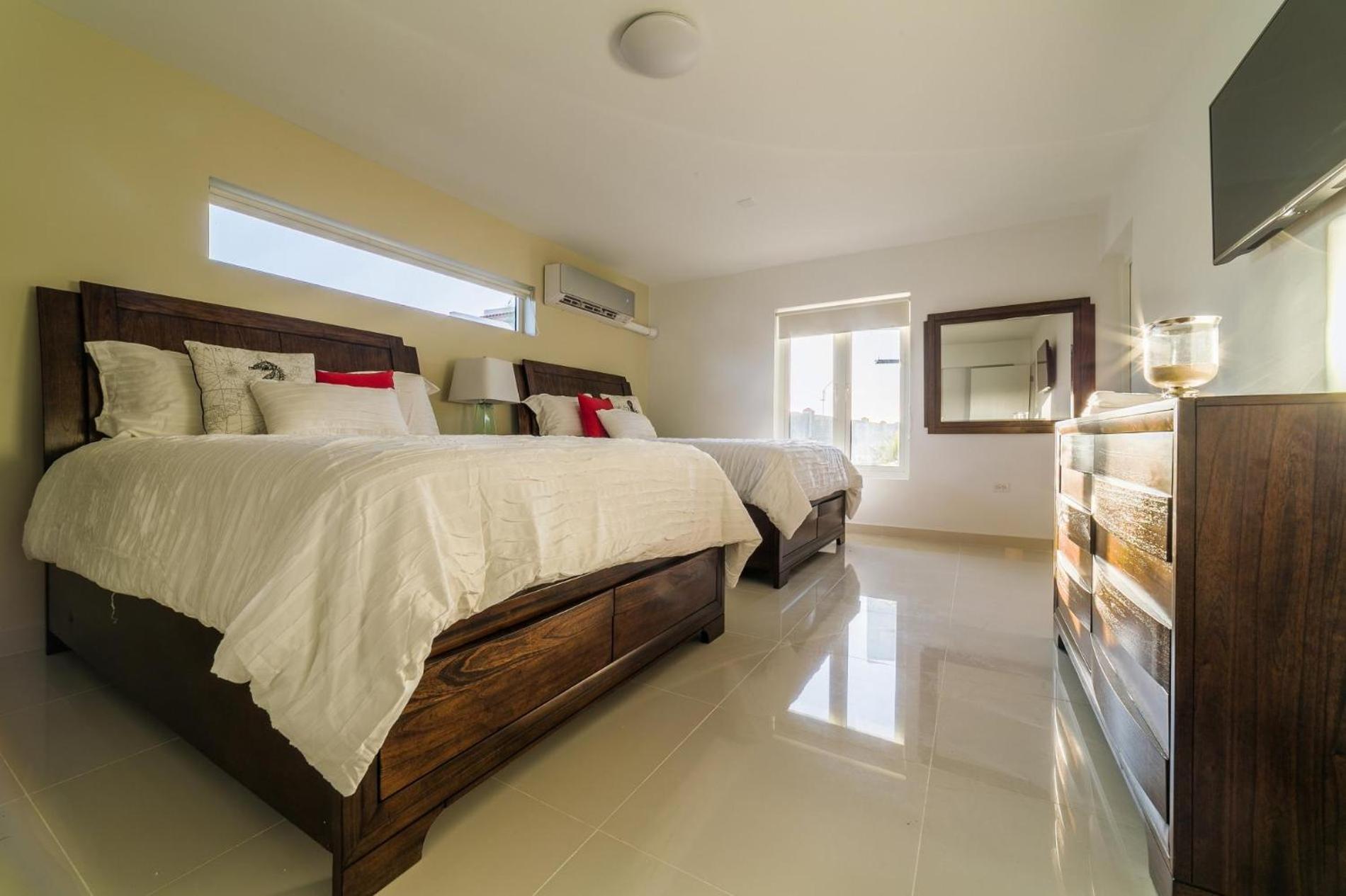 Koyari Modern Condos 9Br 7Ba Sleeps 26 W/ Pool And Roof Deck Palm Beach Extérieur photo