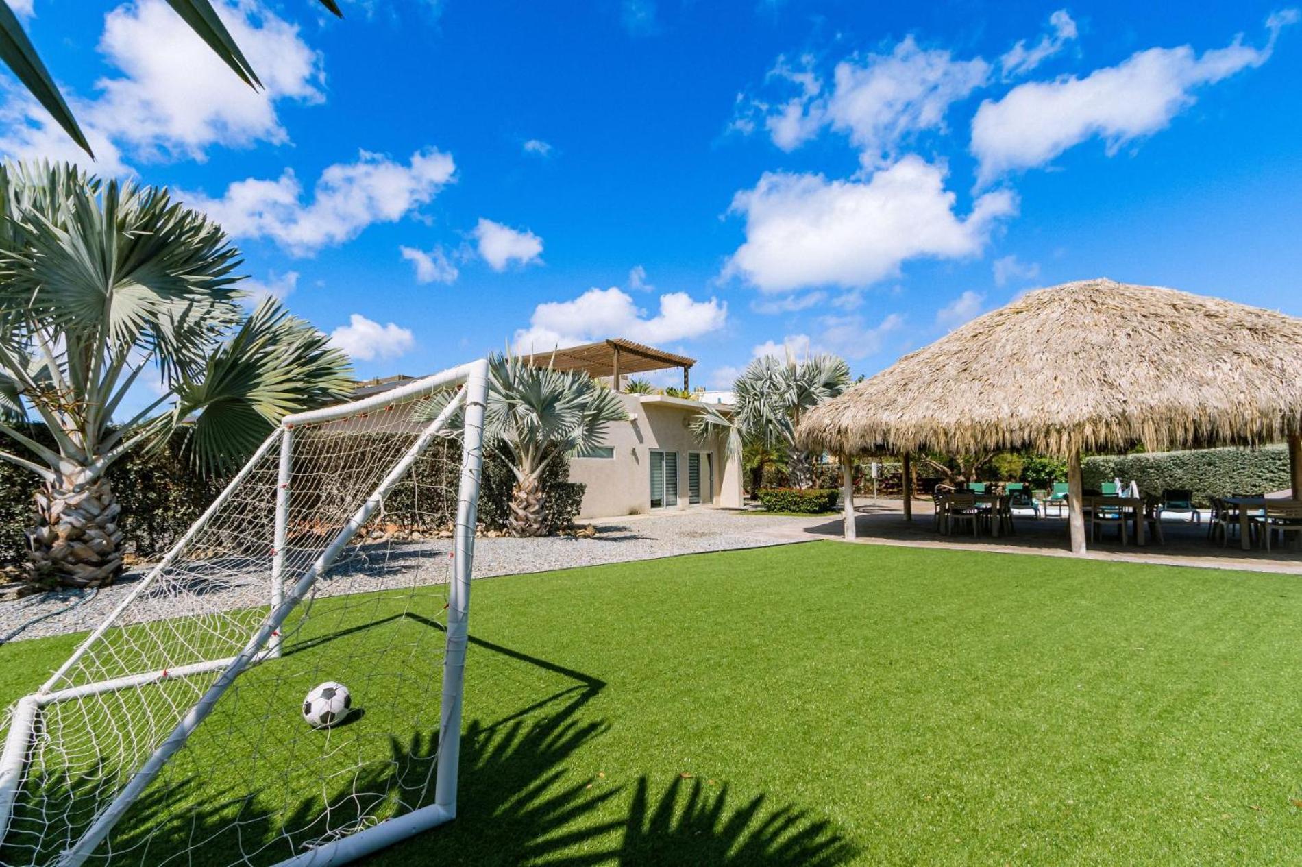 Koyari Modern Condos 9Br 7Ba Sleeps 26 W/ Pool And Roof Deck Palm Beach Extérieur photo